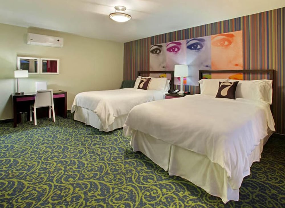 7 Springs Inn & Suites - photo 7