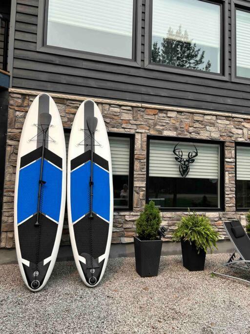 The Rowanwood Muskoka Cottage Retreat — 4-Star Luxury Hotel in Huntsville, Canada