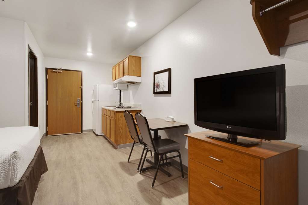 WoodSpring Suites Conroe - photo 9