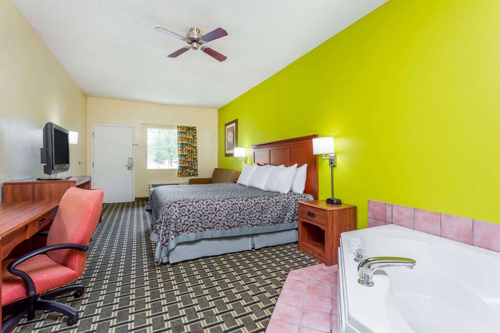 Days Inn by Wyndham Trenton - photo 8