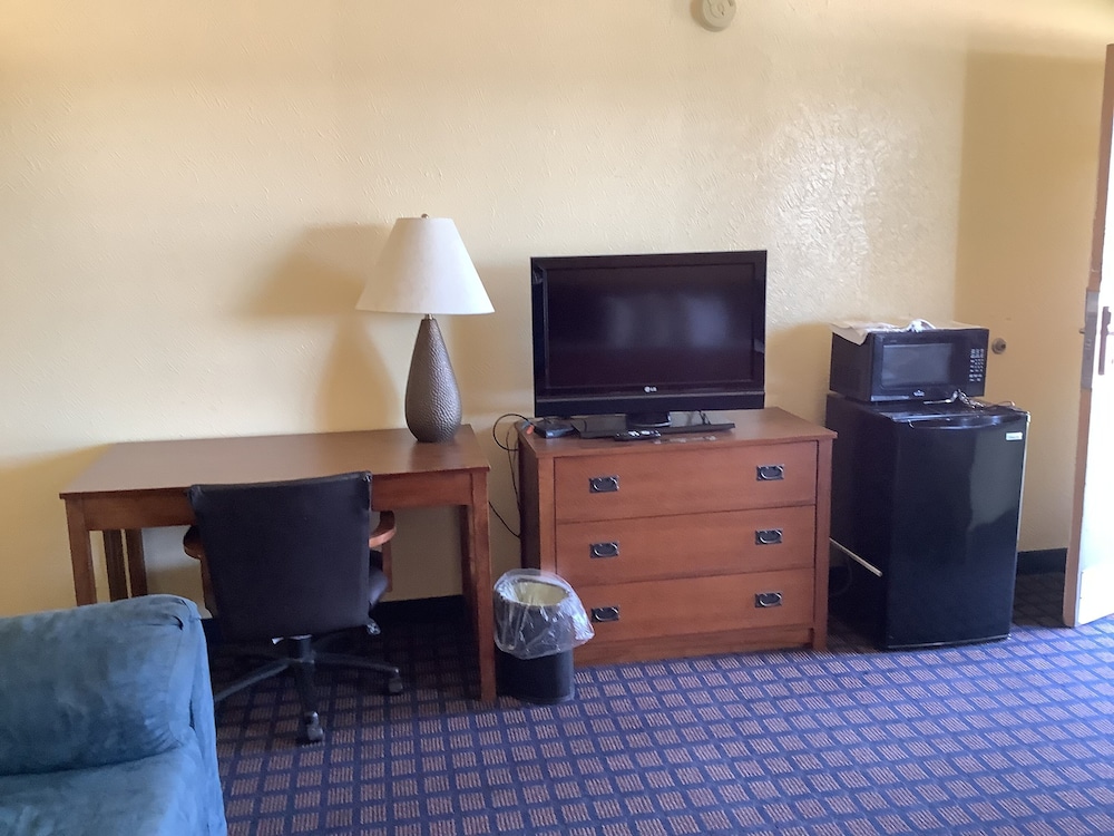 Silver Spur Vintage Inn & Suites - photo 8