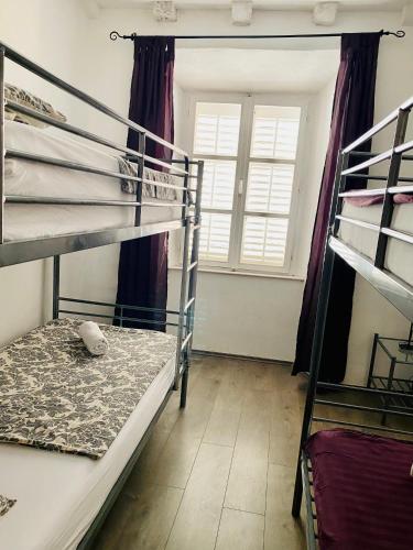 Kingslanding Old Town Hostel