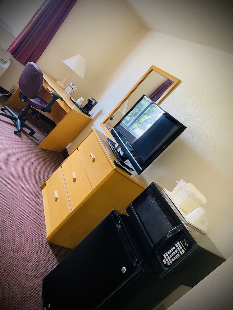 Herington Inn & Suites - photo 6