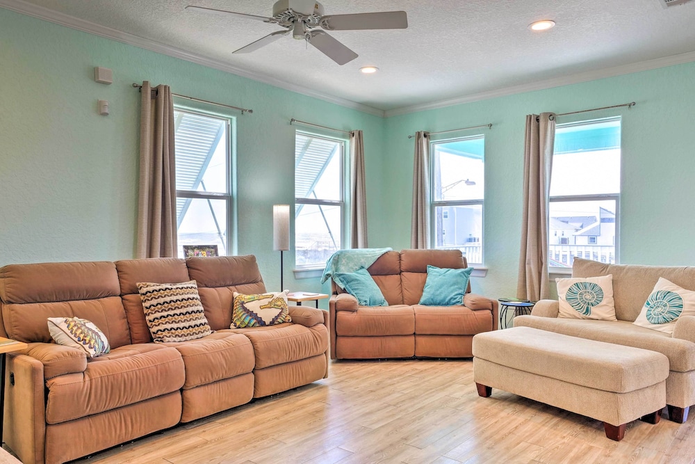Furnished Deck and Ocean Views Surfside Beach Home — Surfside Beach — photo 4