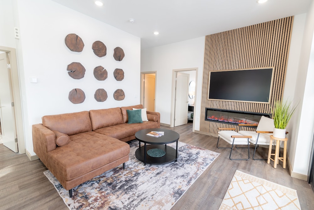 Colony Suites — 4-Star Luxury Hotel in Palmer, United States