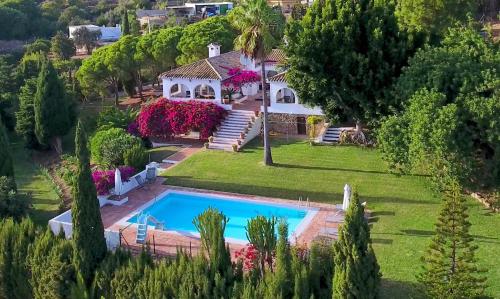 La Ciruela Villa paisible jardin de 5000m2 piscine chauffAce et vue sur mer — 4-Star Luxury Hotel in Mijas, Spain