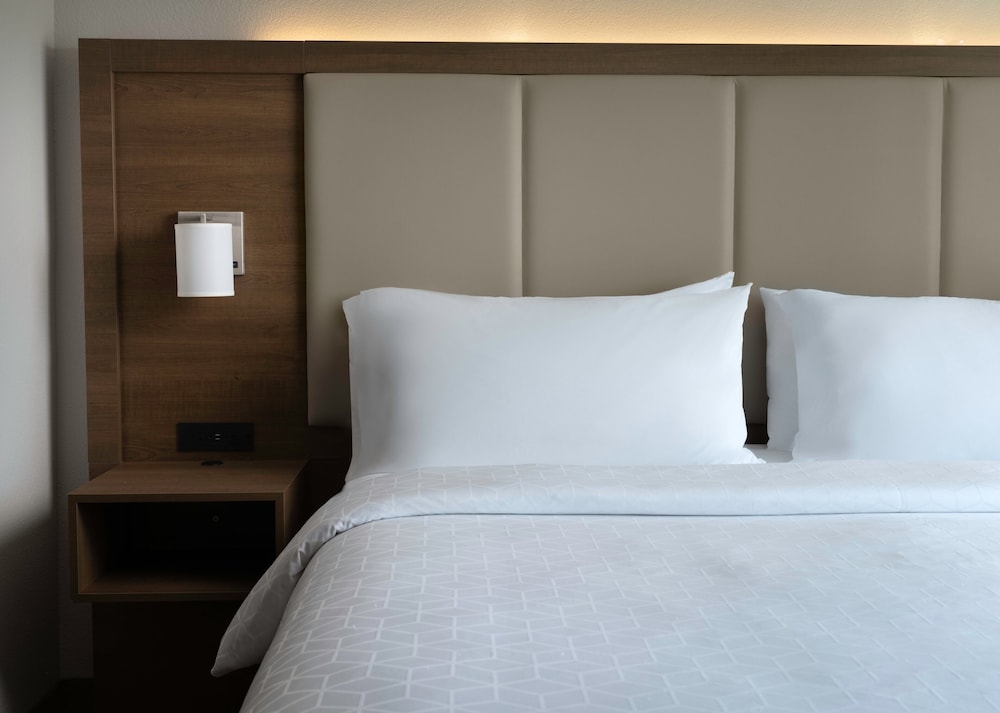 Holiday Inn Express & Suites Olive Branch by IHG - photo 11