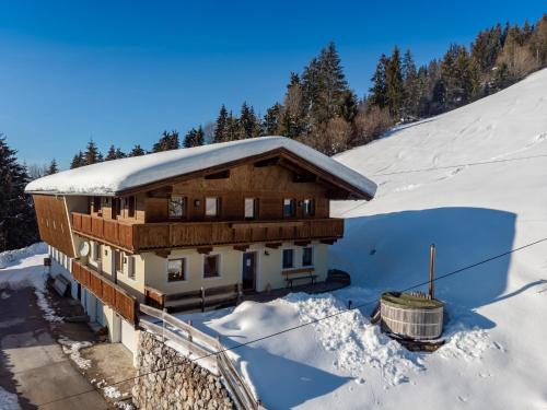 Chalet in Hopfgarten — 4-Star Luxury Hotel in Hopfgarten Im Brixental, Austria