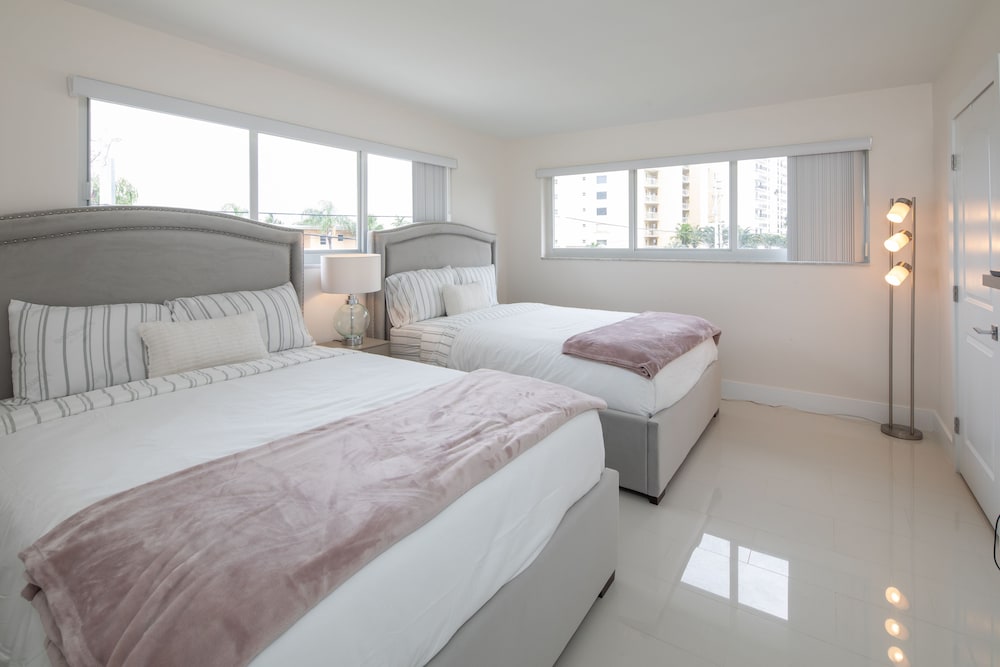 Pompano Suites by the Beach - photo 13