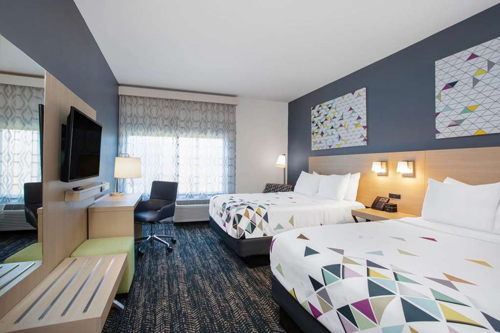 La Quinta Inn & Suites by Wyndham Manassas Va Dulles Airport - photo 9