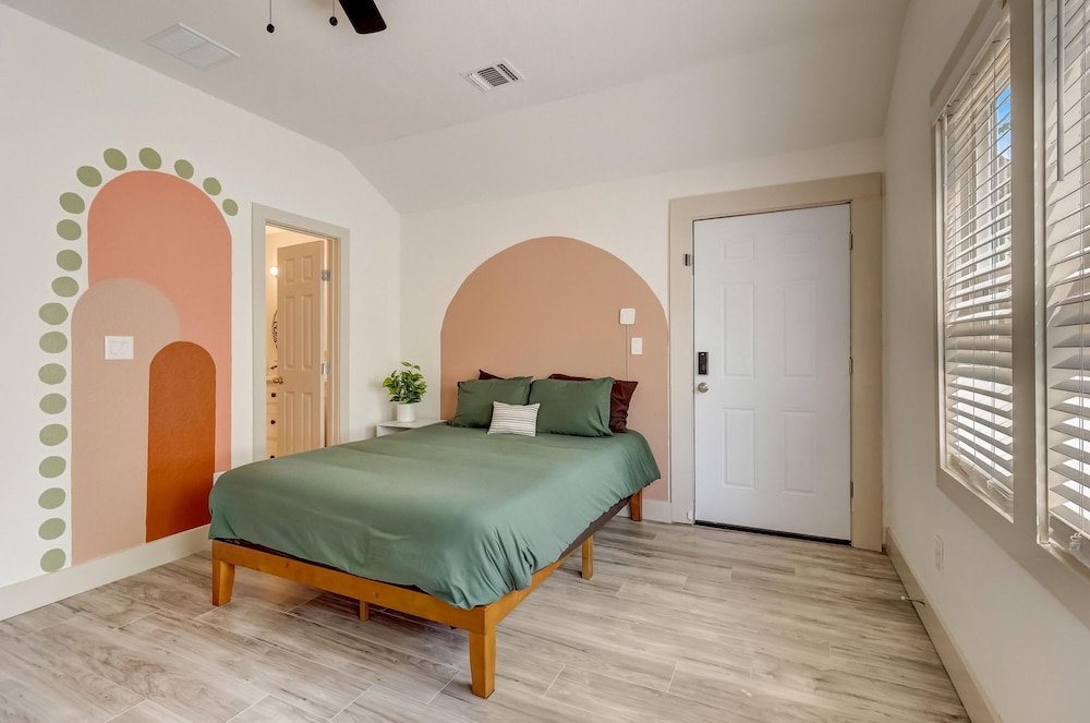 The Retro Retreat Close to Downtown Fort Sam - photo 9