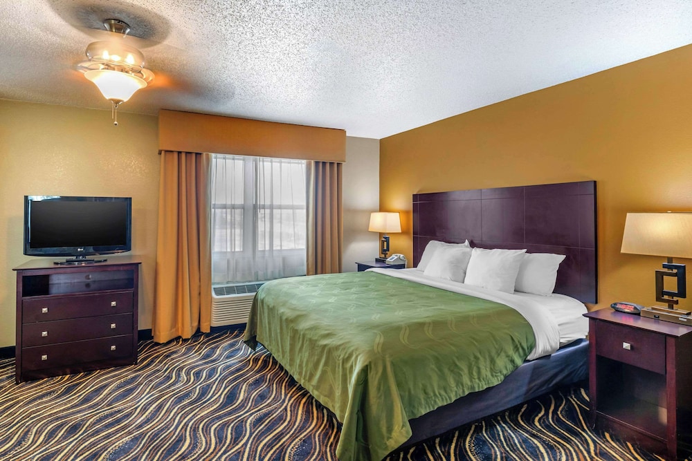 Quality Suites Addison Dallas - photo 17