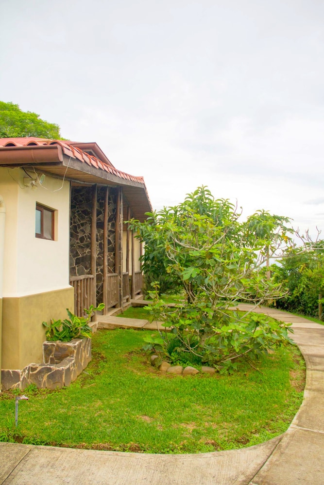 Finca Vibran Bed and Breakfast — 4-Star Luxury Hotel in San Isidro, Costa Rica
