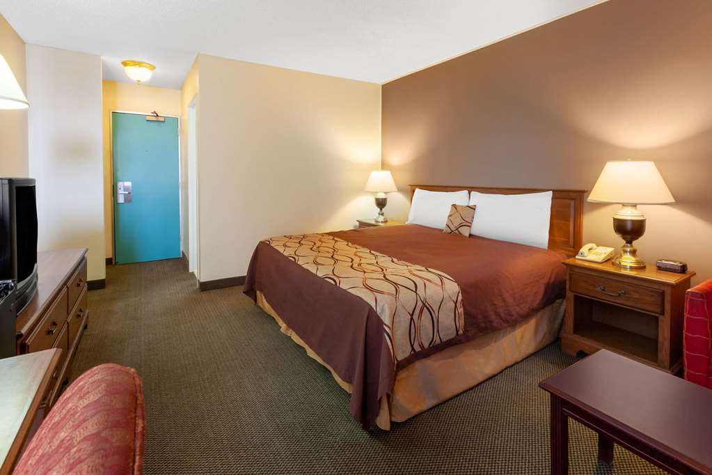 Travelodge by Wyndham Cleveland Airport - photo 20
