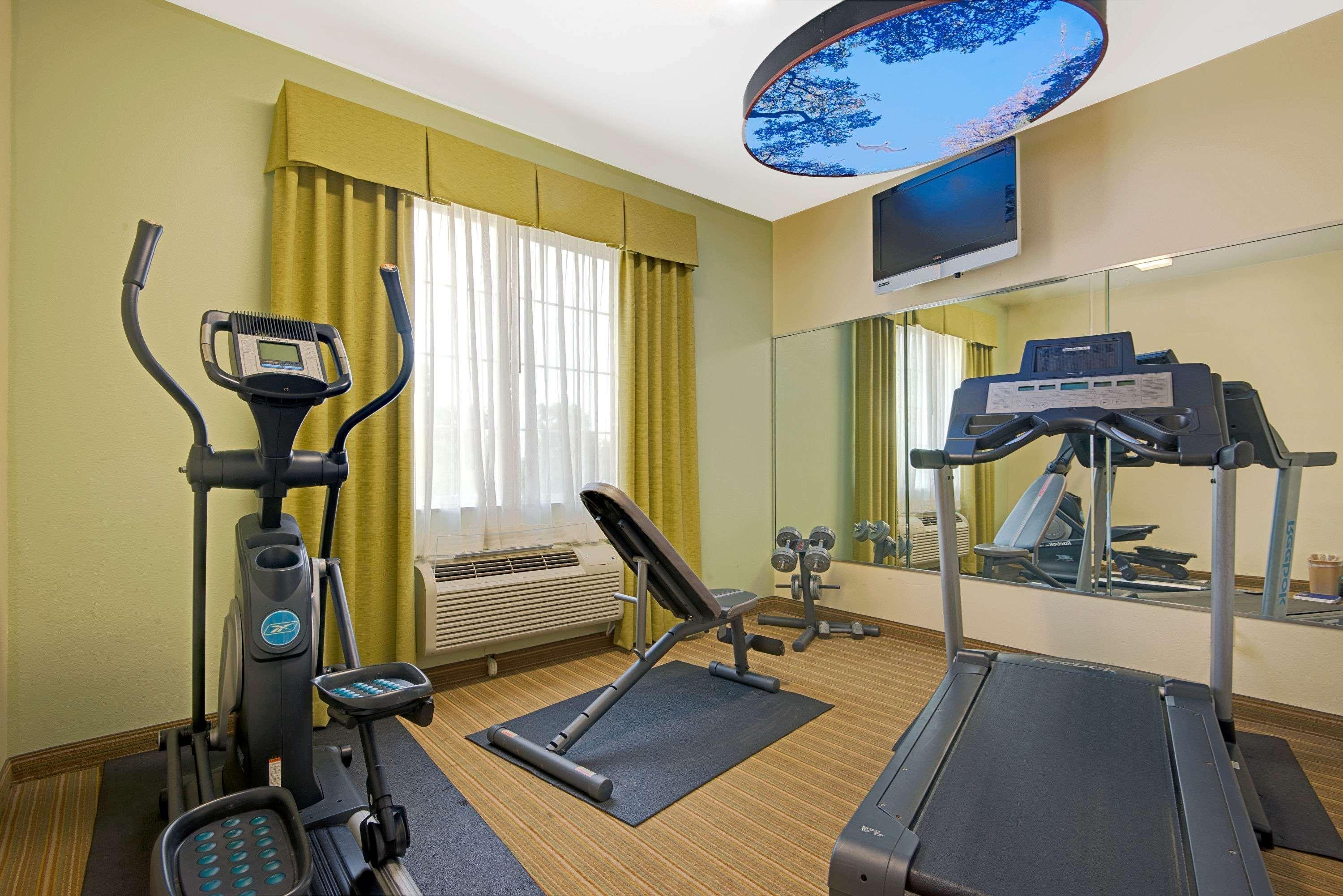 Super 8 By Wyndham Austin Airport North - photo 15