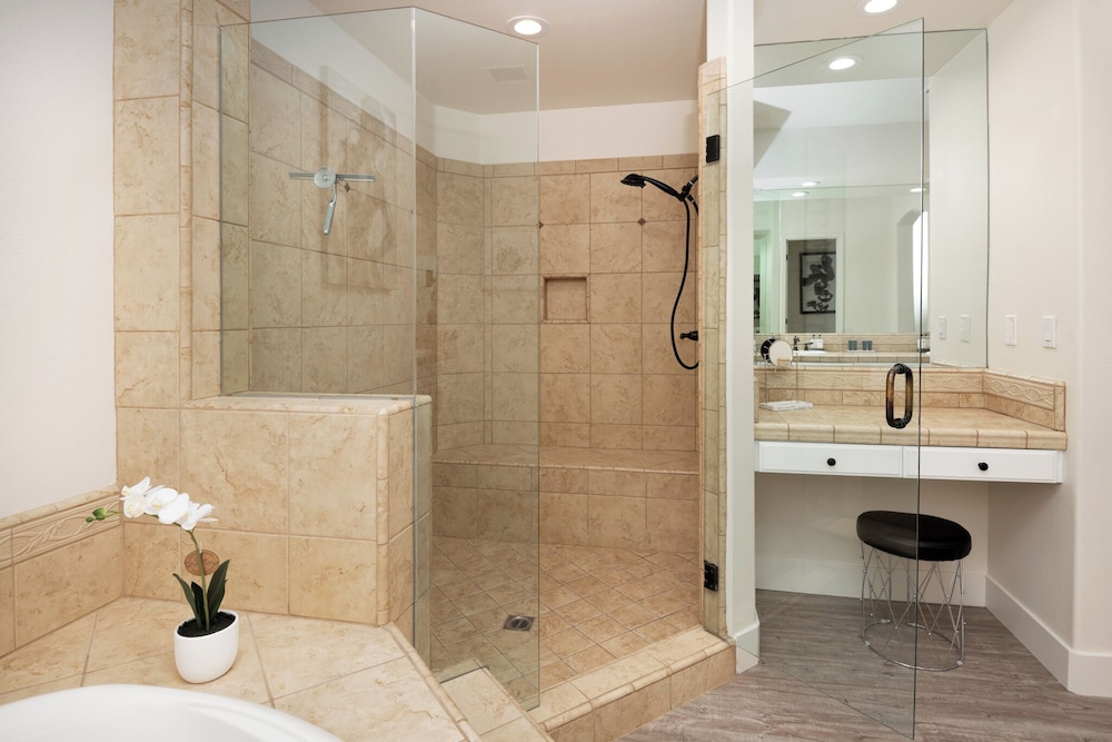 Luxury Resort Style Living w Pool & Jacuzzi - photo 27