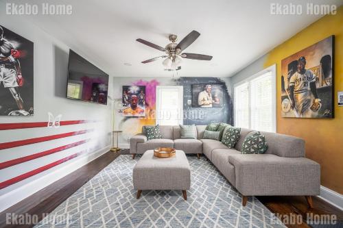 Luxury Sports Art Gallery 15 mins to ATL Battery in Marietta, United States