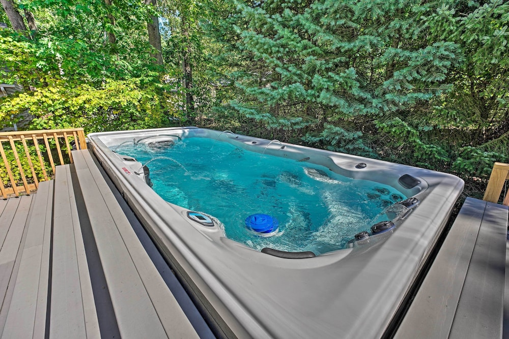 Luxury Family Home with Deck Swim SPA And Grill — 4-Star Luxury Hotel in New Buffalo, United States
