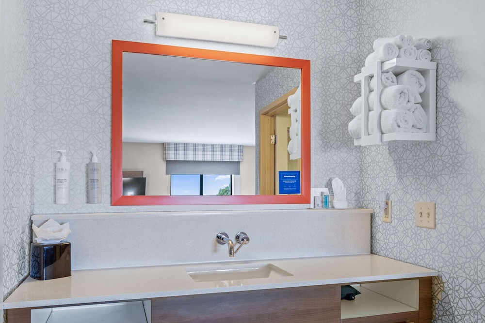 Hampton Inn & Suites Greeley - photo 31