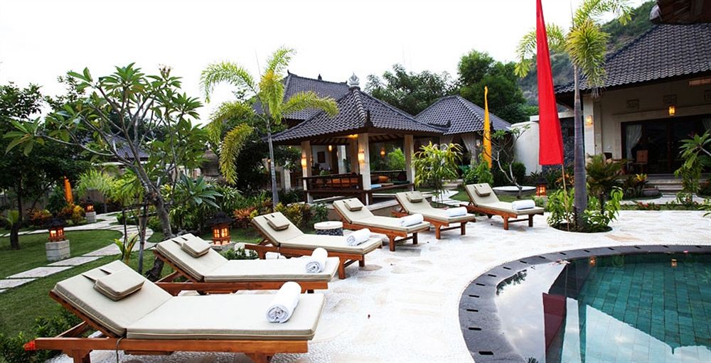Golden Buddha Cottages — Abang