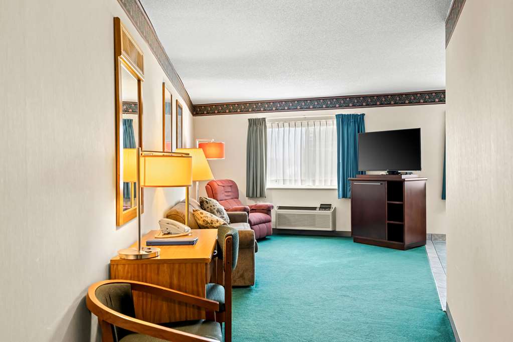 Americas Best Value Inn Tahquamenon Country - photo 26