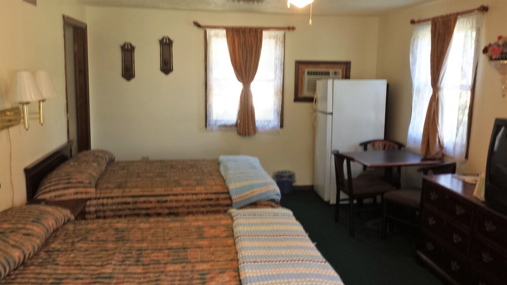 St Charles Motel - photo 12