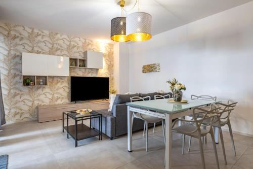 Relaxing Family Apt 250m From Beach & Free Garage — 4-Star Luxury Hotel in Polignano A Mare, Italy