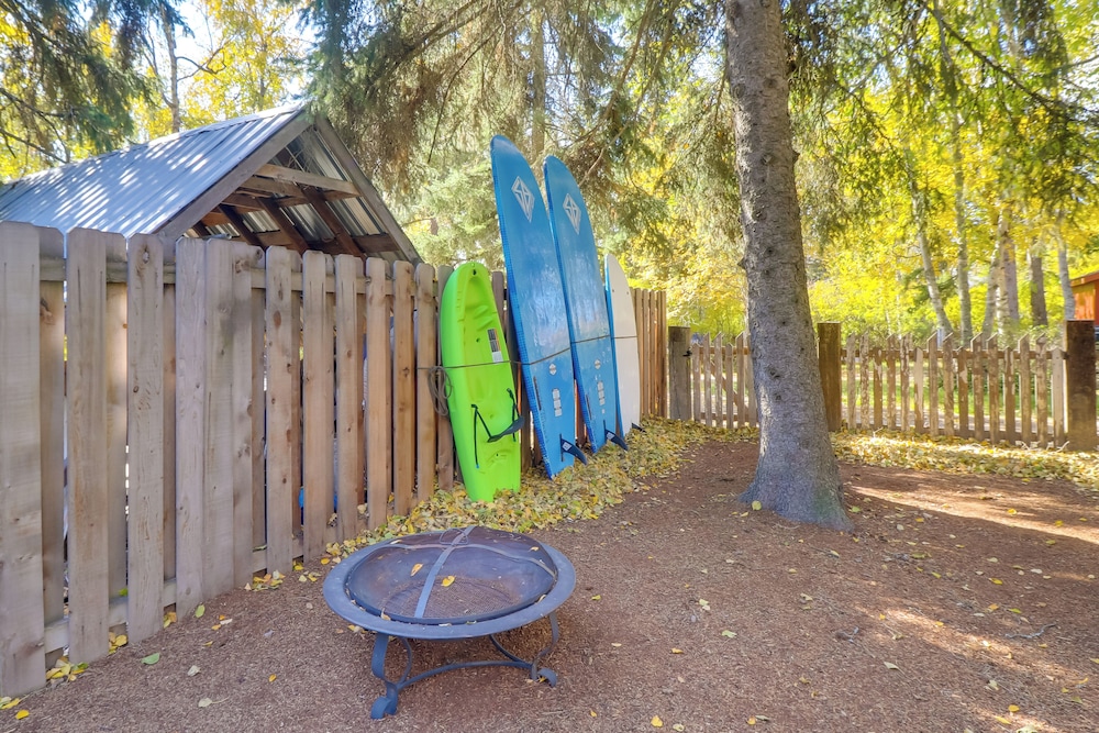 5 Mi to Whitefish Resort: Getaway w Shared Patio - photo 14