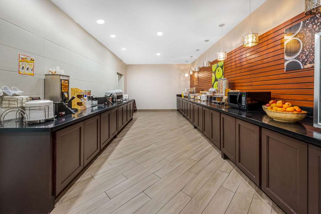 La Quinta Inn & Suites by Wyndham Houston Humble Atascocita - photo 26