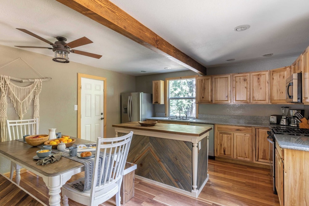 Sweet Pine Deck Hot Tub Cozy Modern Interior Close to Ski Resort - photo 32