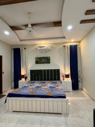 Dream home 2 & 4 bedroom Family house — 4-Star Luxury Hotel in Karachi, Pakistan