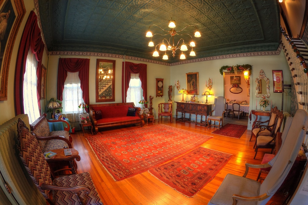 Inn of the Six Toed Cat - photo 38