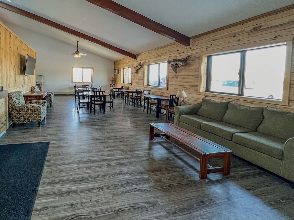 River Bend's Walleye Inn - photo 3
