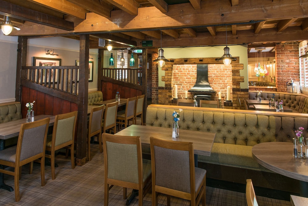 The Barns Hotel — hotel in Cannock