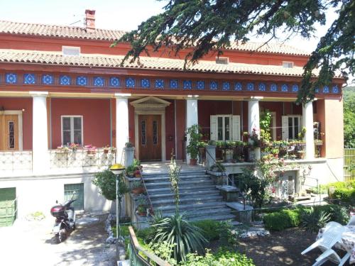 Casa Vacanze Villa Pompeiana — 4-Star Luxury Hotel in Trieste, Italy