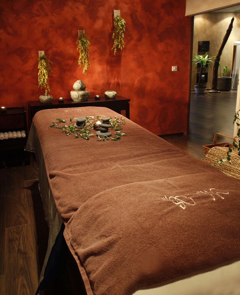 Suites at the Tahiti Village - photo 19
