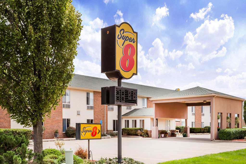 Super 8 by Wyndham Pekin Peoria Area - featured photo