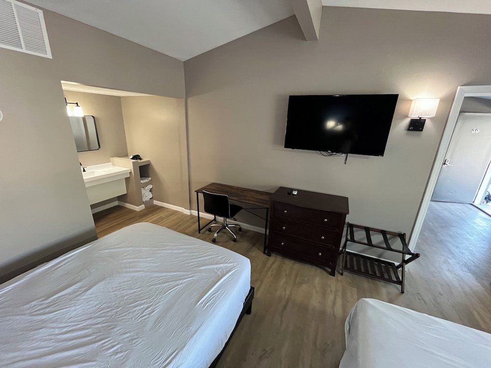 Valley Inn and Suites - photo 39