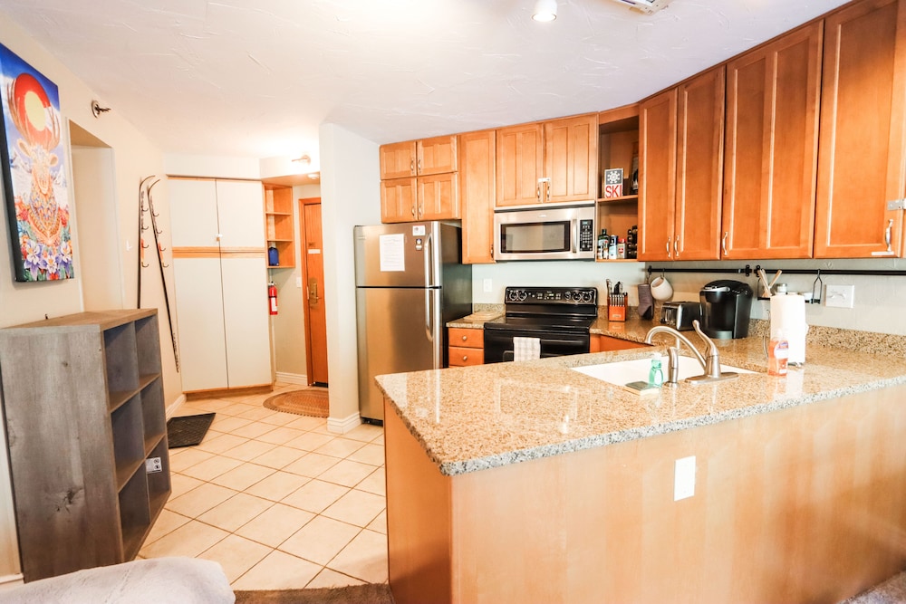 New Ski In ski out Studio Onsite Amenities — 4-Star Luxury Hotel in Winter Park, United States