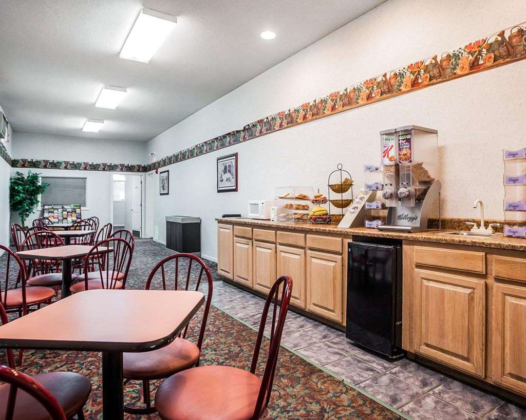 Econo Lodge Jefferson City - photo 29