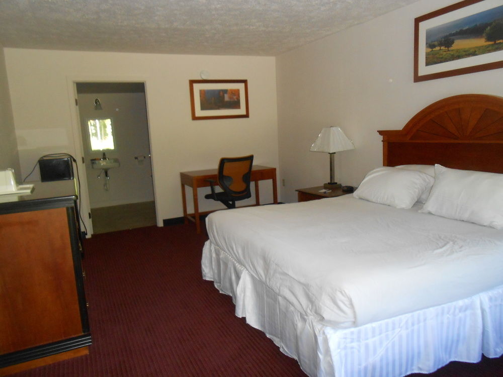 Americas Best Value Inn Williamsburg Lightfoot Area - photo 12