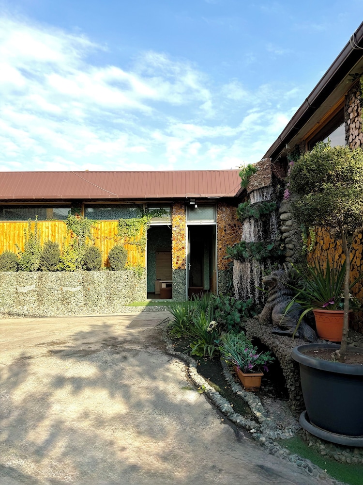 Saturn Garden - last minute hotel in Yerevan