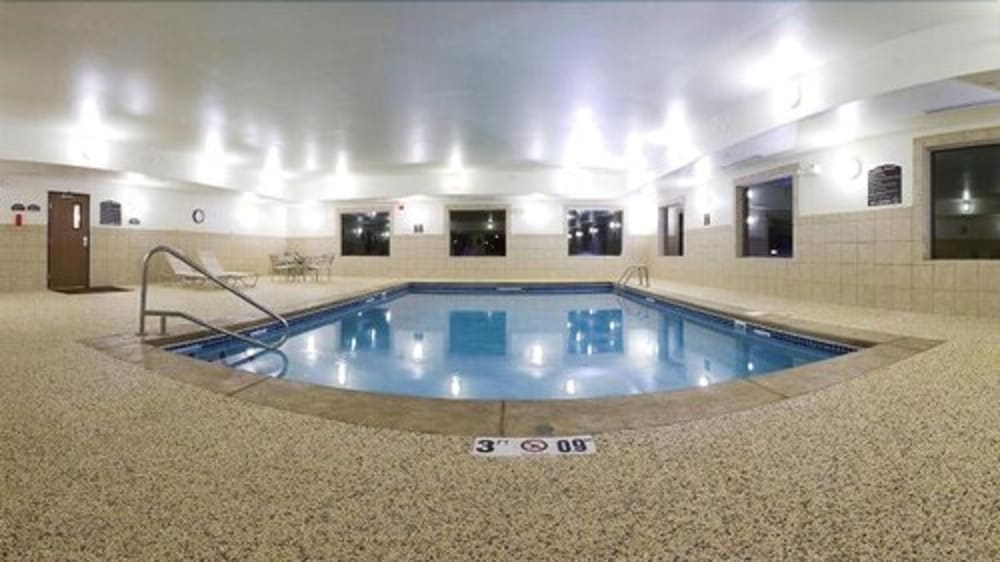 Holiday Inn Express & Suites Sioux Center by IHG - photo 21