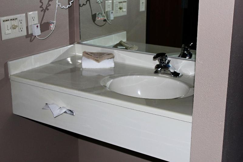 Capri Inn and Suites of Beatrice - photo 23