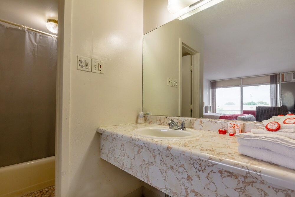 Americas Best Value Inn Rockford - photo 48
