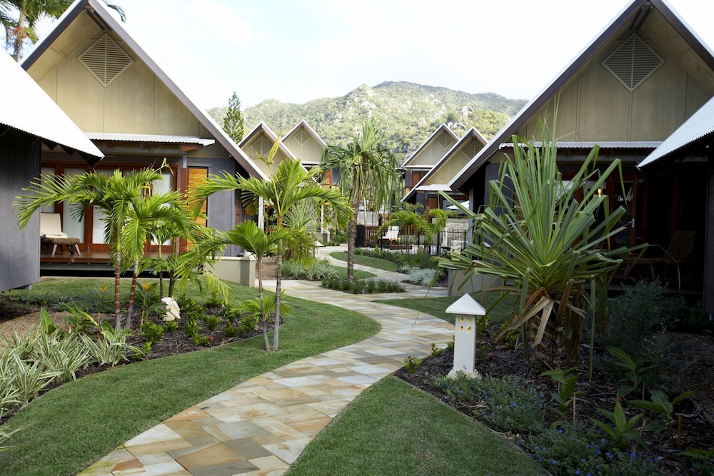 Pure Magnetic Villa 9 — 4-Star Luxury Hotel in Nelly Bay, Australia