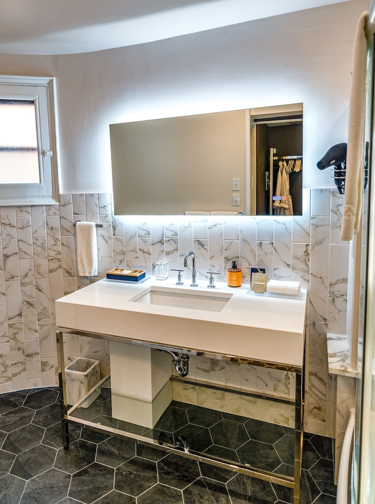 The Dwight D Hotel - photo 44