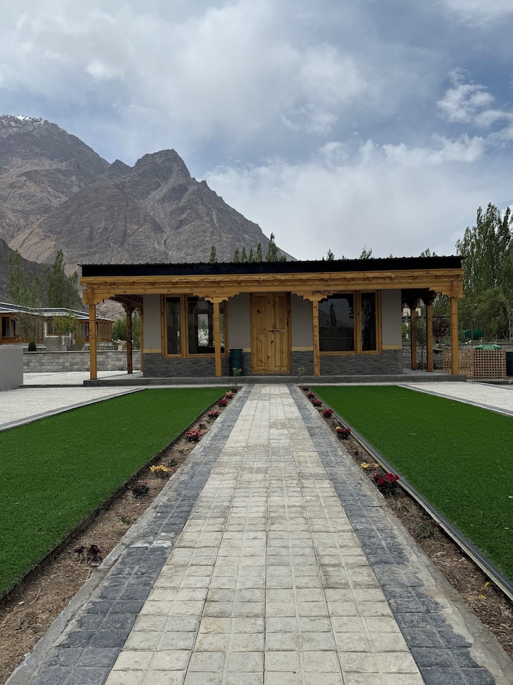 The Dune Escape - carbon neutral hotel in Leh