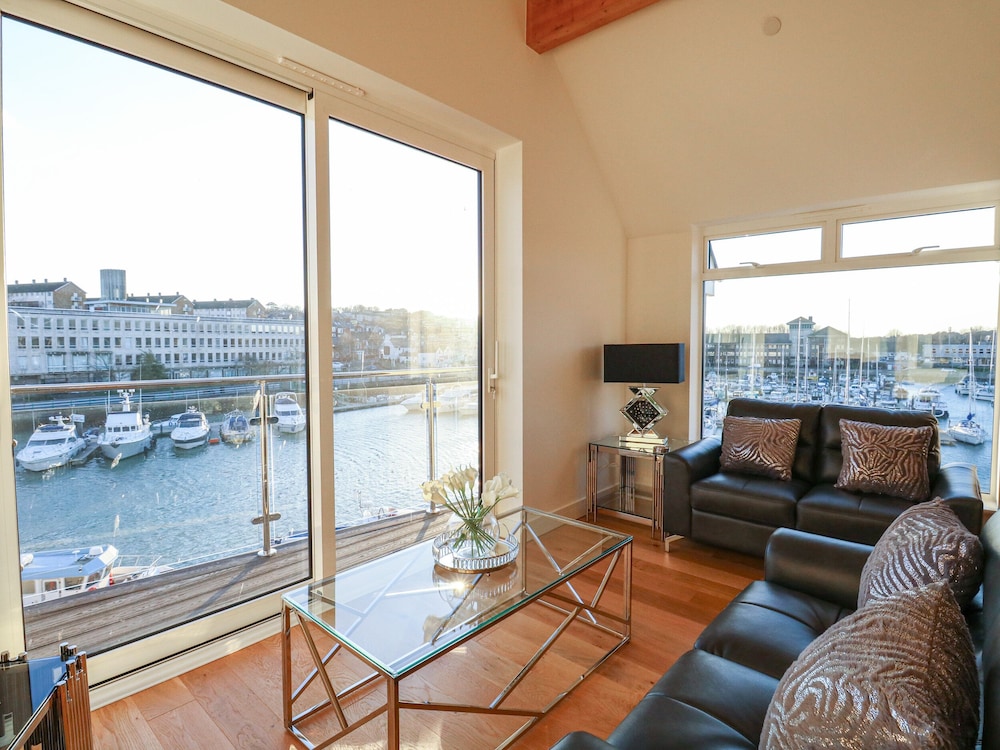 Harbourside Haven Penthouse 1 — 4-Star Luxury Hotel in Weymouth, United Kingdom