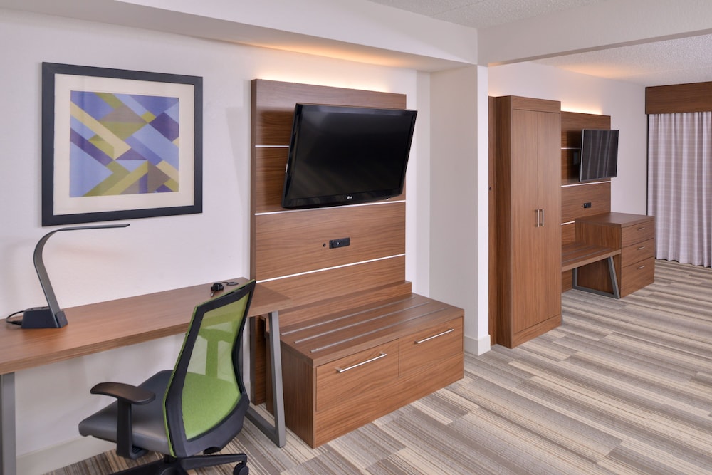 Holiday Inn Express & Suites Indianapolis Dtn Conv Ctr Area by IHG - photo 38